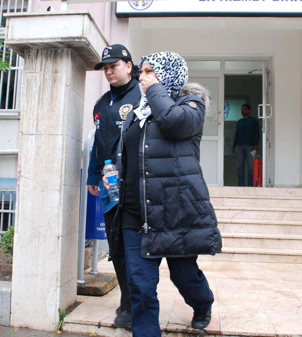 Markette Hırsızlık Yapan İki Kadın Yakalandı