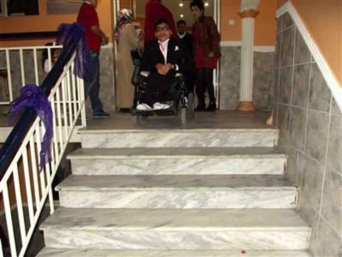 Merdiven Engeline Takıldılar