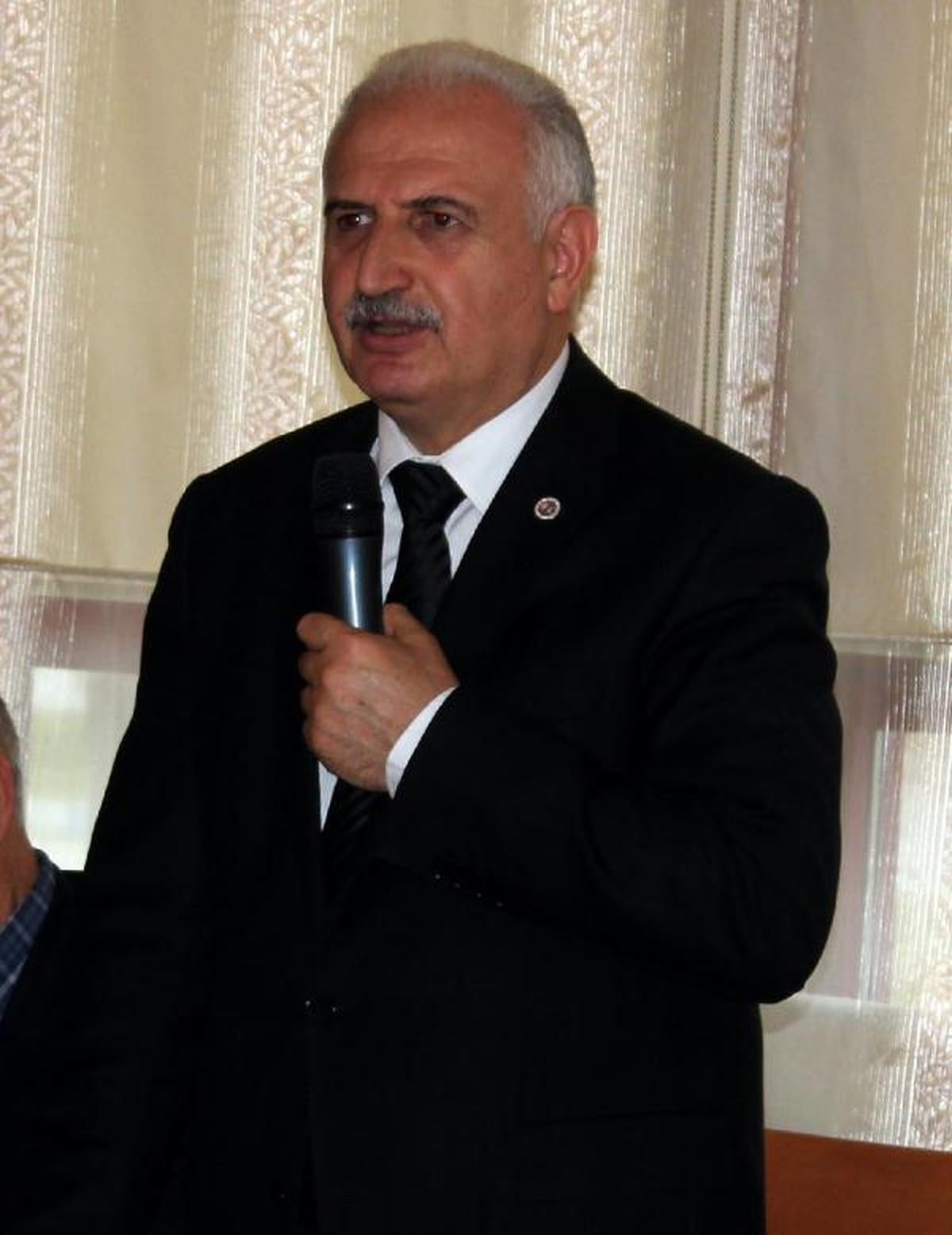 \'Öğrenci 35 Bilim Adamının Olduğu Bölümü Değil, 3 Yardımcı Doçentin Olduğu Bölümü Tercih Ediyor\'