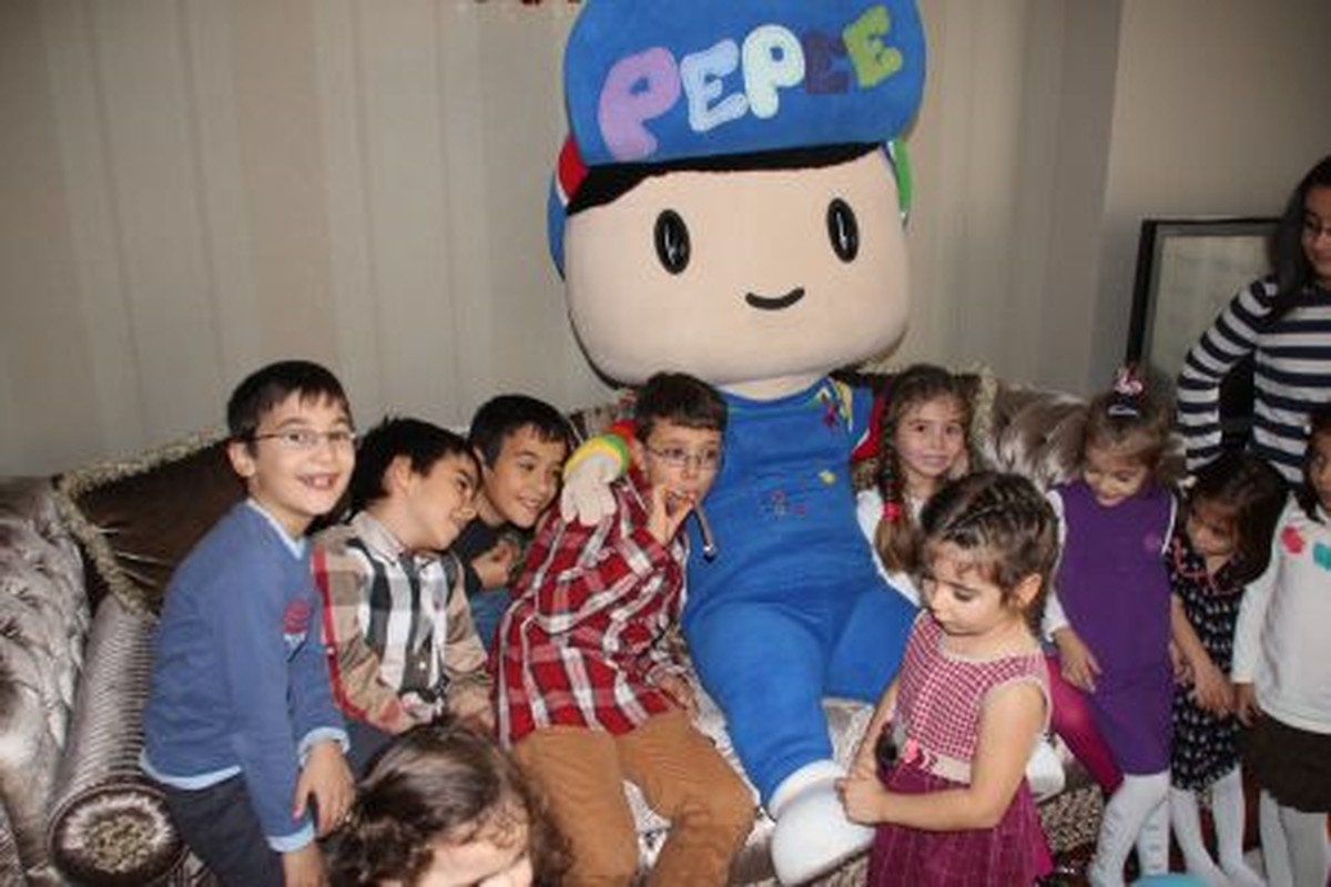 Pepee Yaş Gününe Katıldı