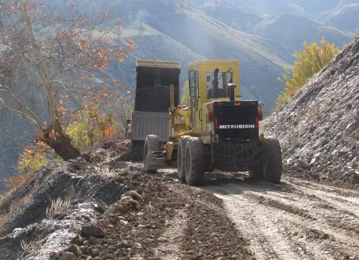 Pütürge Yollarında Kış Hazırlığı