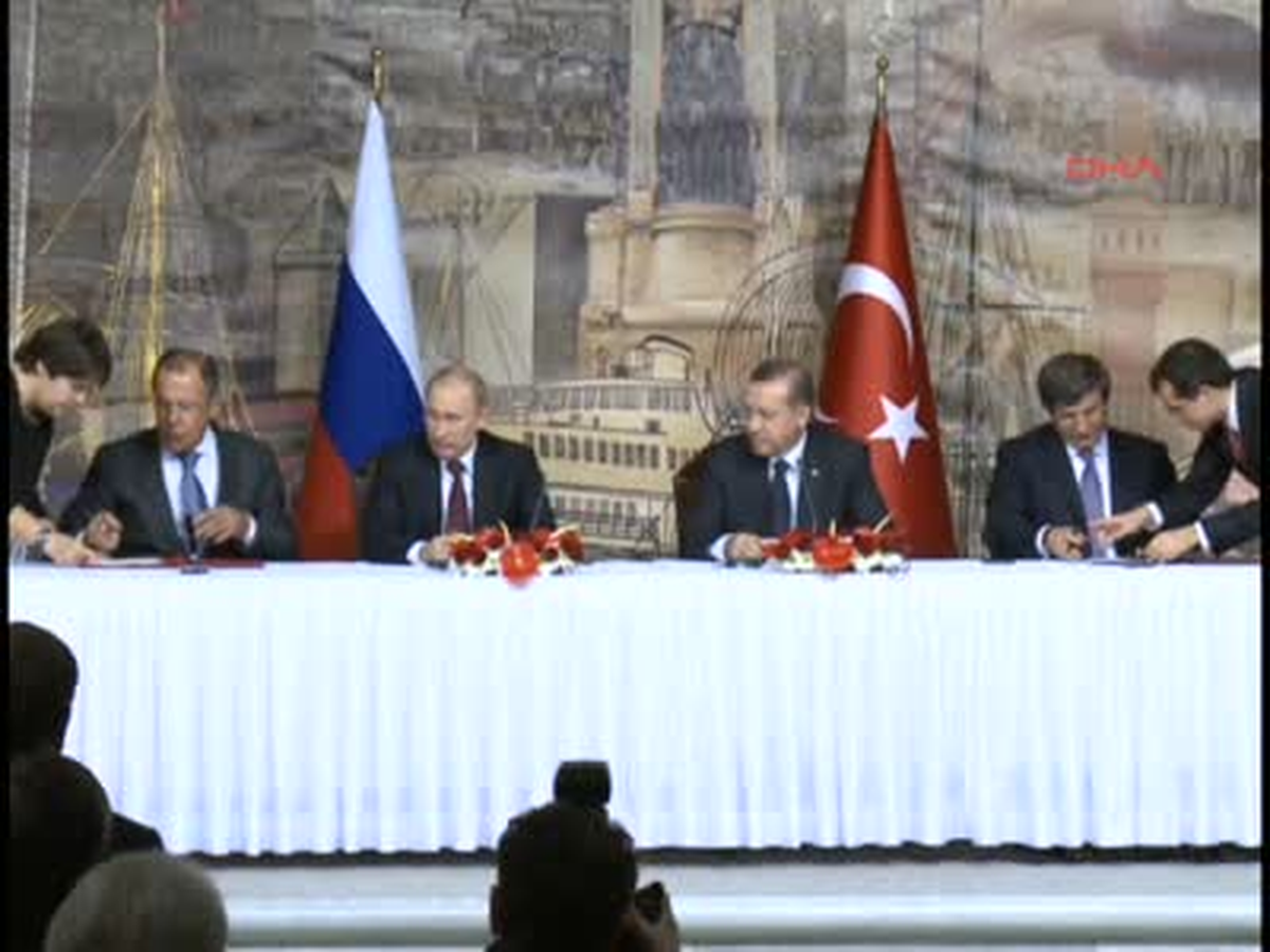 Rus Bakan\'ın İstanbul\'da Bileği Kırıldı