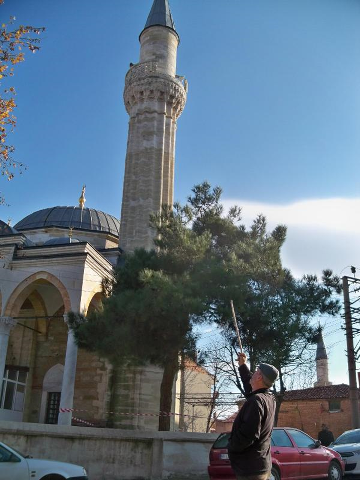 Şiddetli Rüzgar Minare Şerefesindeki Taşları Düşürdü