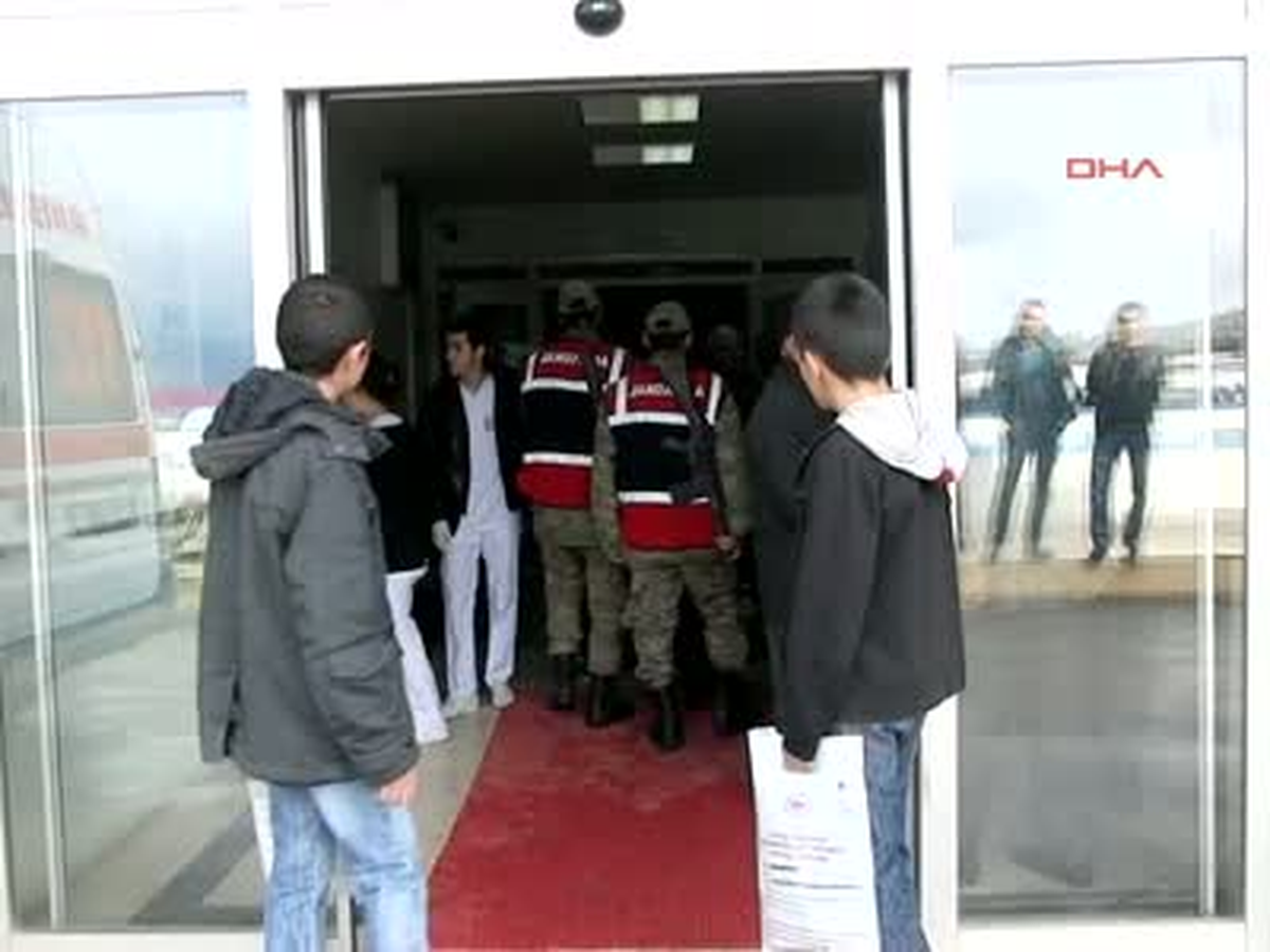 Sivas Yatakhanede Uyuyan 3 İşçi Jeneratörden Zehirlendi Yatakhanede Uyuyan 3 İşçi Jeneratörden...