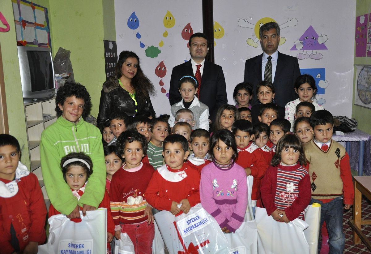 Siverek\'te 2 Bin 278 Anaokulu Öğrencisine Kırtasiye Yardımı