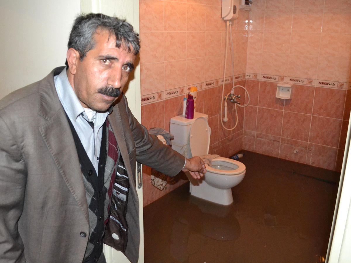 Turgutlu\'da Yağış, Su Baskınlarını Beraberinde Getirdi