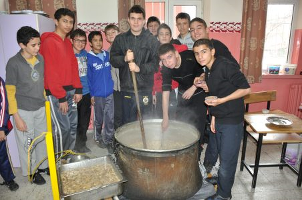 Vali Oğuz, Güne Okul Ziyaretiyle Başladı