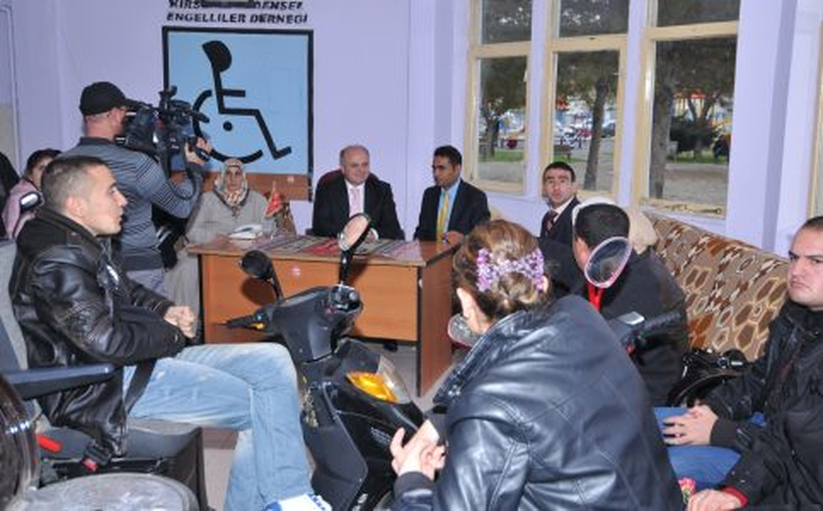 Valimiz Bedensel Engelliler Derneğini Ziyaret Etti