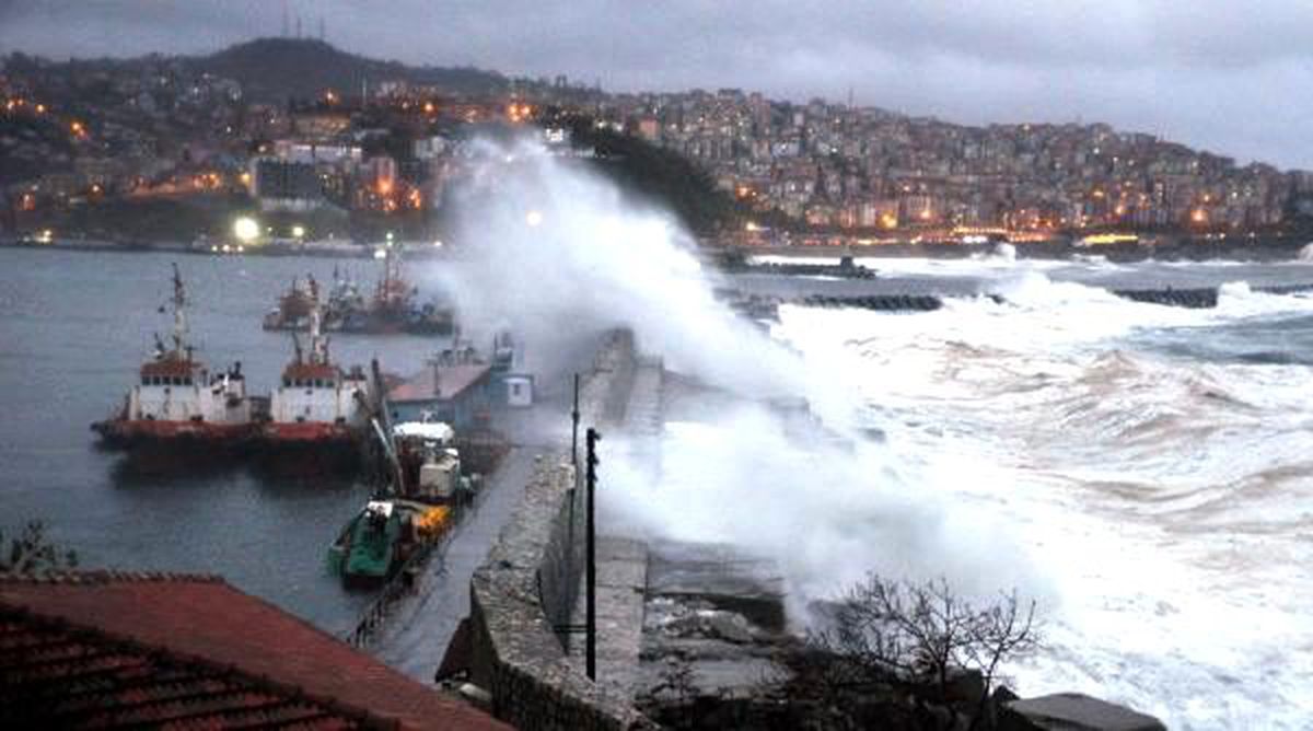 Zonguldak\'ta Dev Dalgalar