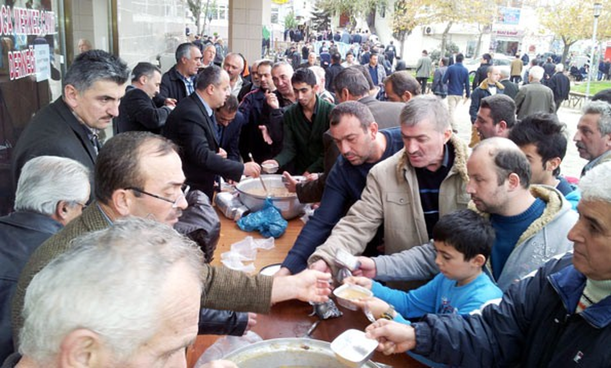 Akçakoca Müftülüğünden Aşure İkramı