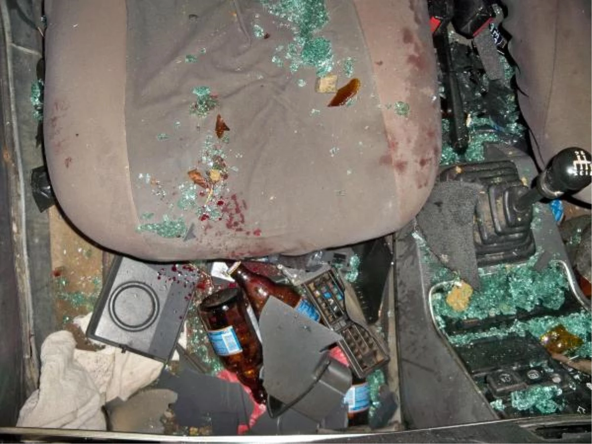 Alkollü Sürücü Otomobille Toprak Yığınına Çarptı: 2 Ağır Yaralı