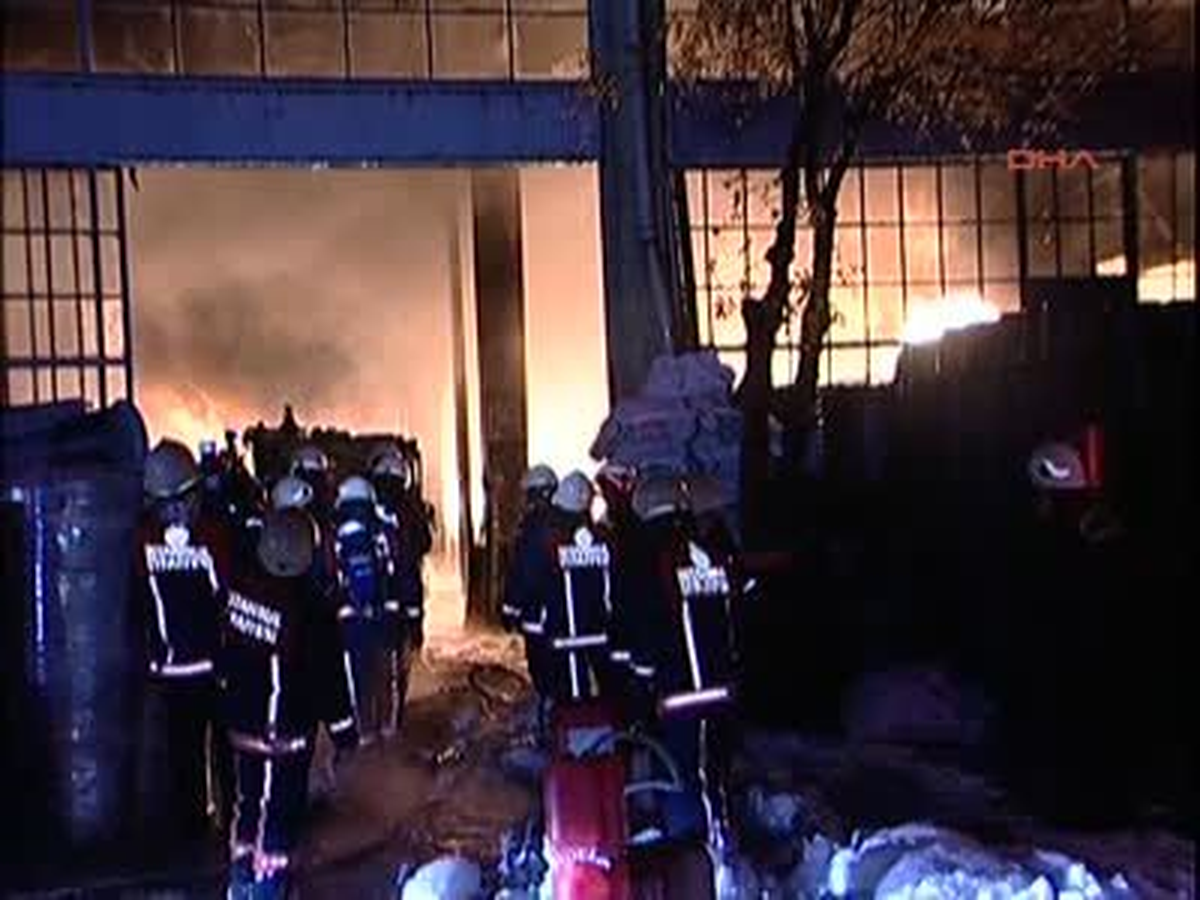 Beylikdüzü\'ndeki Fabrika Yangını