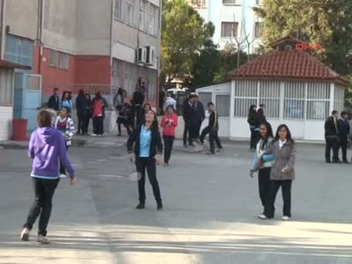 Denizli Öğretmenlerden Kot Pantolonlu Protesto