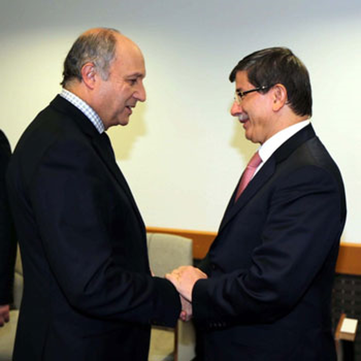 Dışişleri Bakanı Davutoğlu, Fransız ve Hollandalı Mevkidaşlarıyla Görüştü