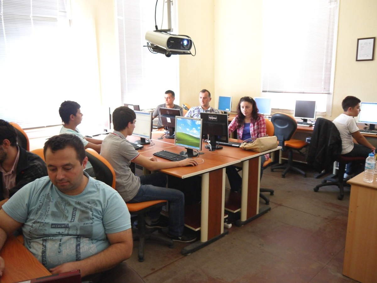 Ehem Bilişim Teknolojileri Alanında Açtığı Kurslarla Eğitim Hizmetleri Veriyor