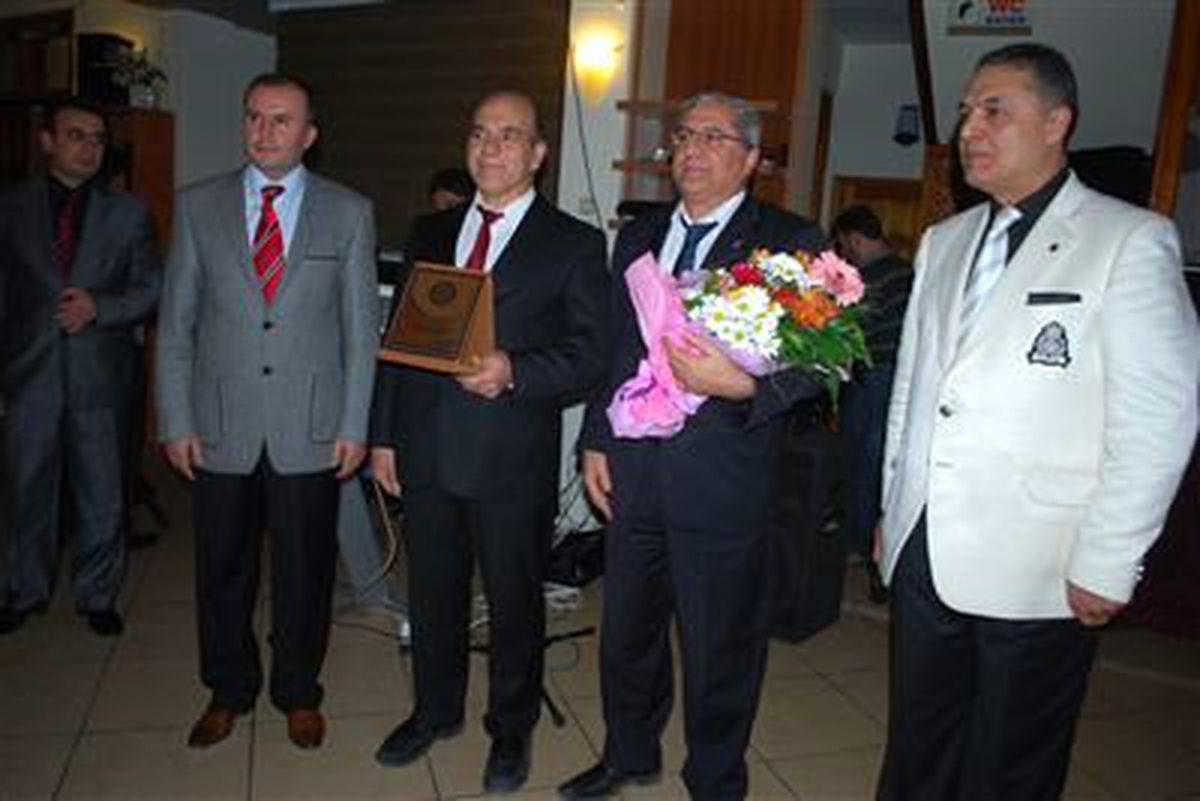 Emlakçılar Yemekte Buluştu