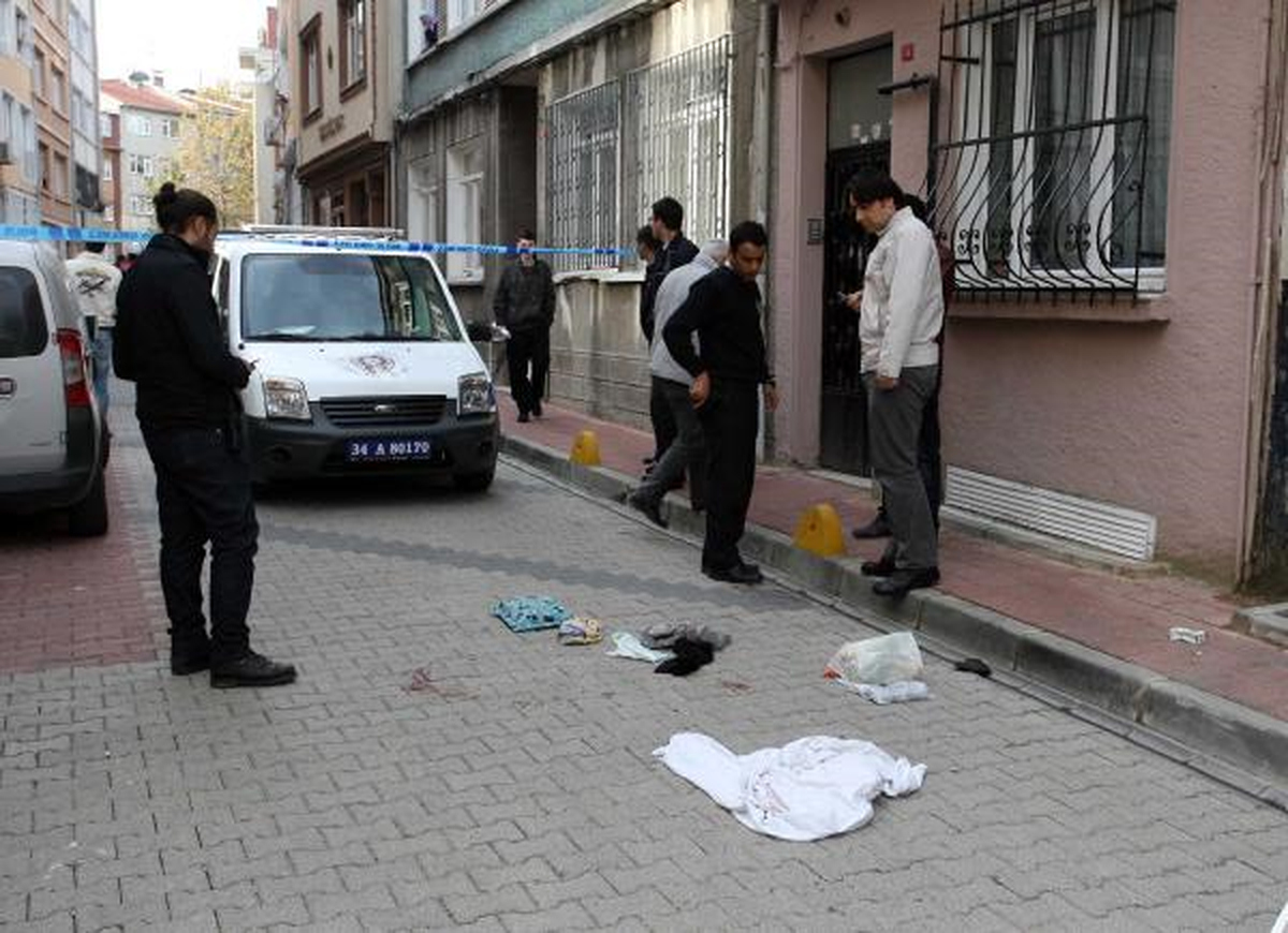 Ayrı Yaşadığı Eşine Kurşun Yağdırdı