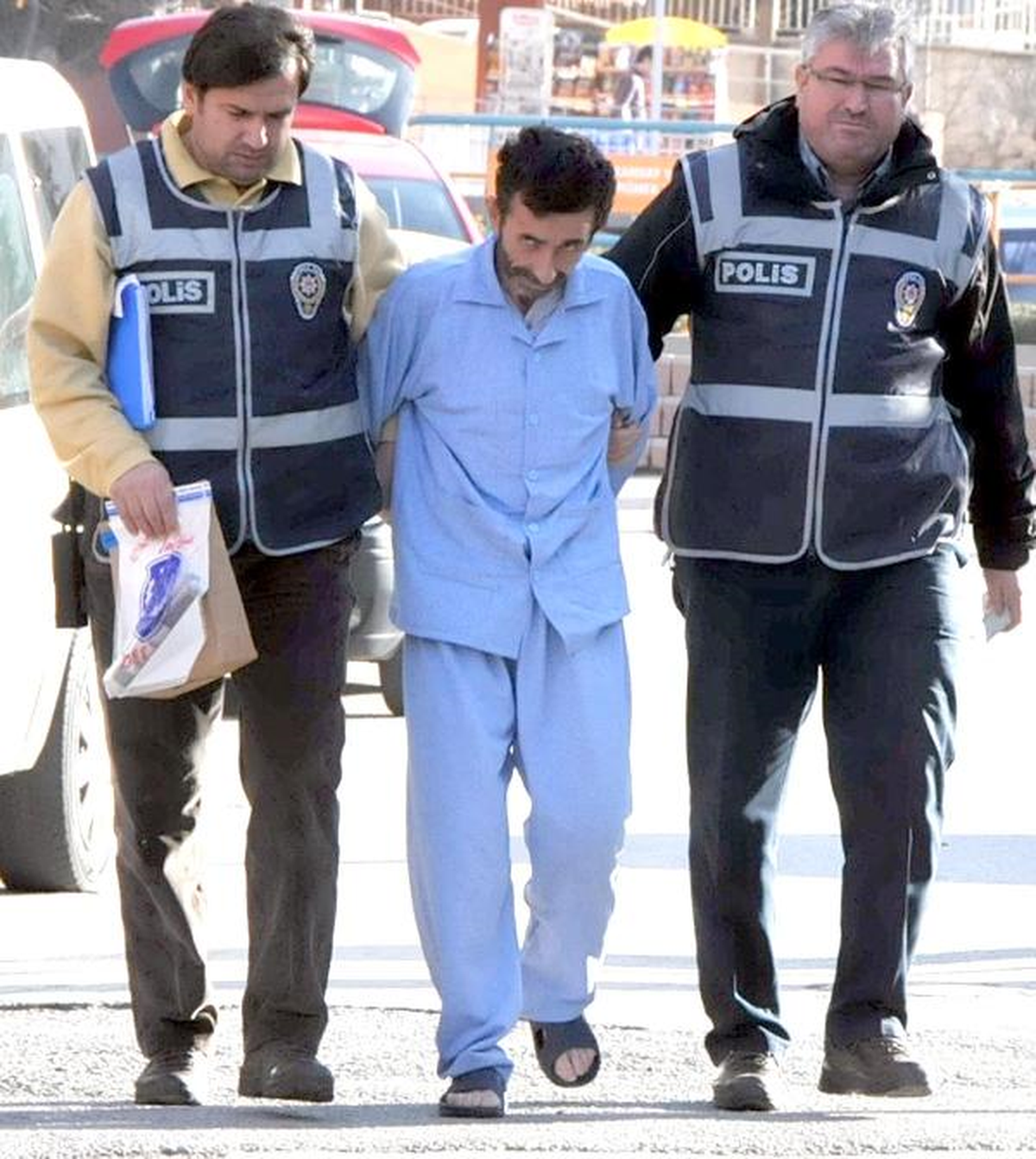 Eşini Öldürüp İntihara Kalkışan Koca, Hastaneden Adliyeye Pijamayla Götürüldü