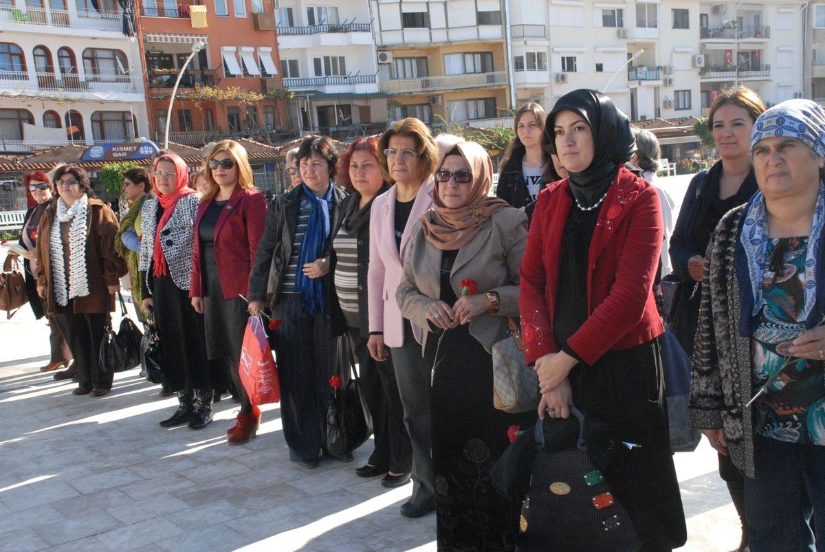 Fethiyeli Kadınlar Eşit Haklara Sahip Olmak İçin Yasal Düzenleme İstedi