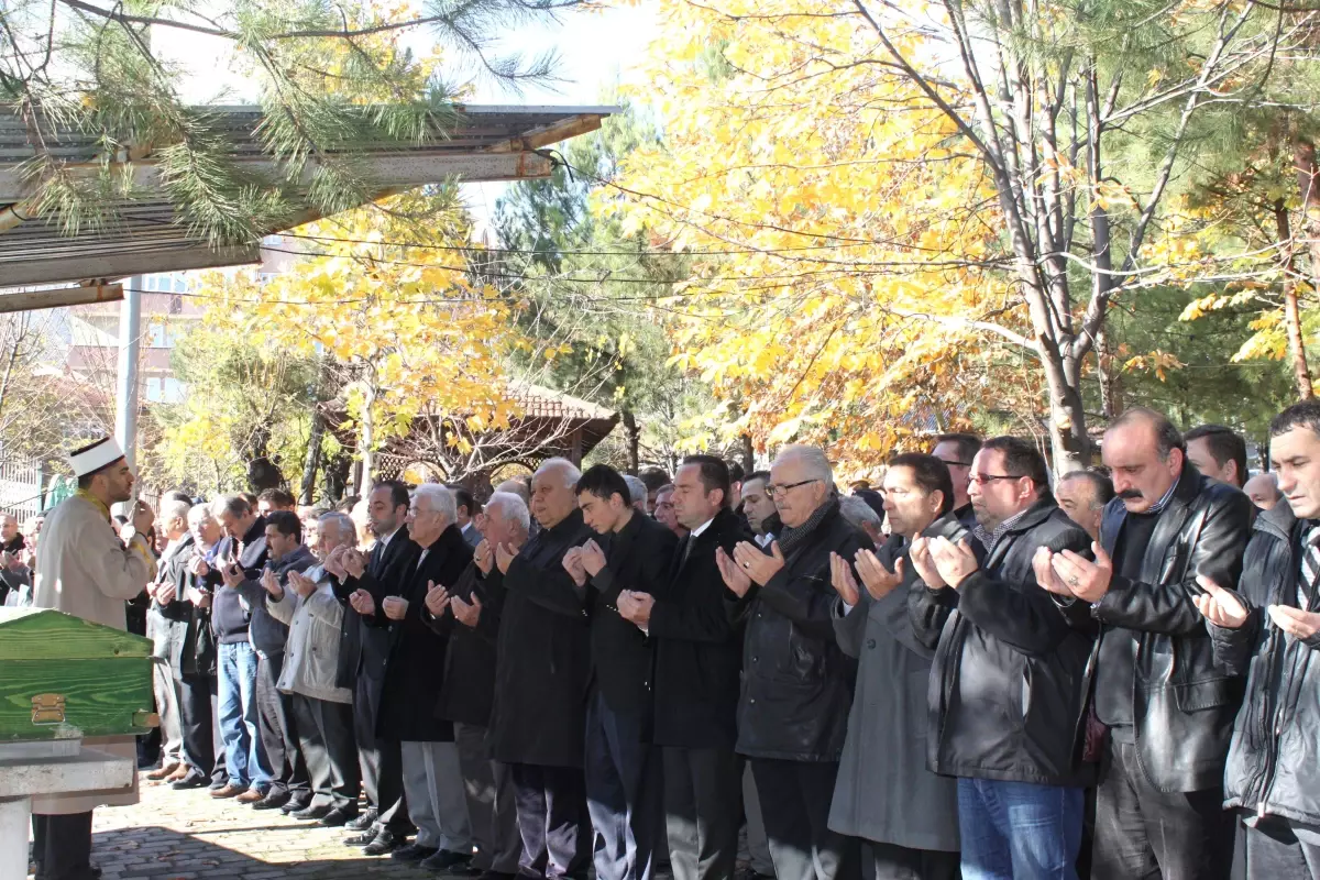 Gazeteci Hakkı Bilgücü Hayatını Kaybetti