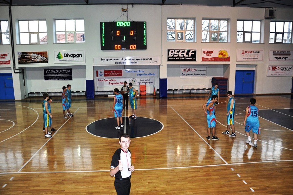 Hakemler Okul Sporları İçin İş Başında
