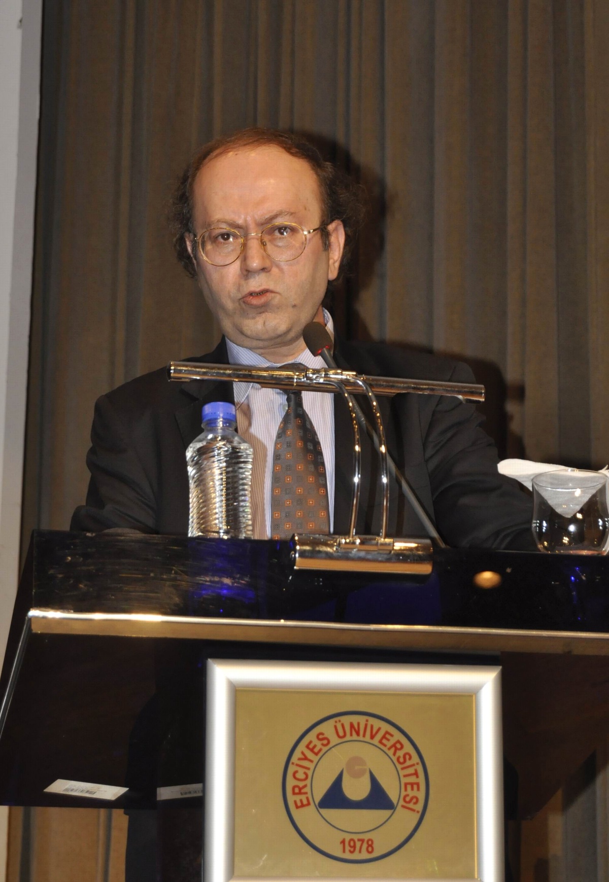 "İslam Dünyası Yamanma Politikası İzliyor"
