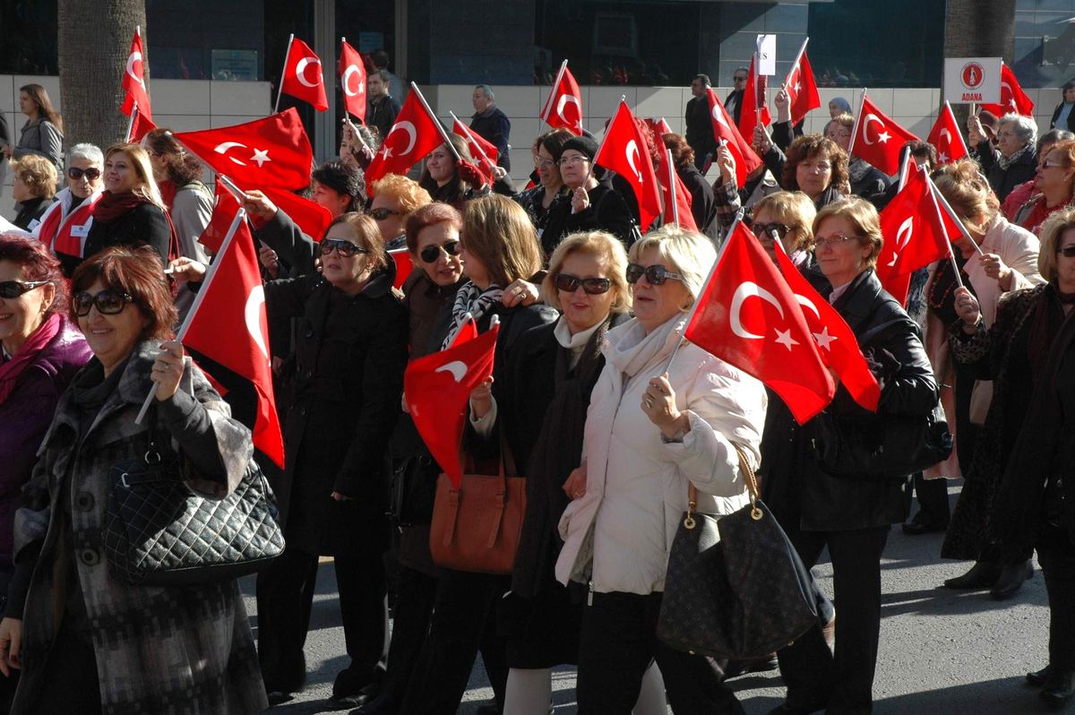 Kadınlar Seçme ve Seçilme Hakkını Kutladı