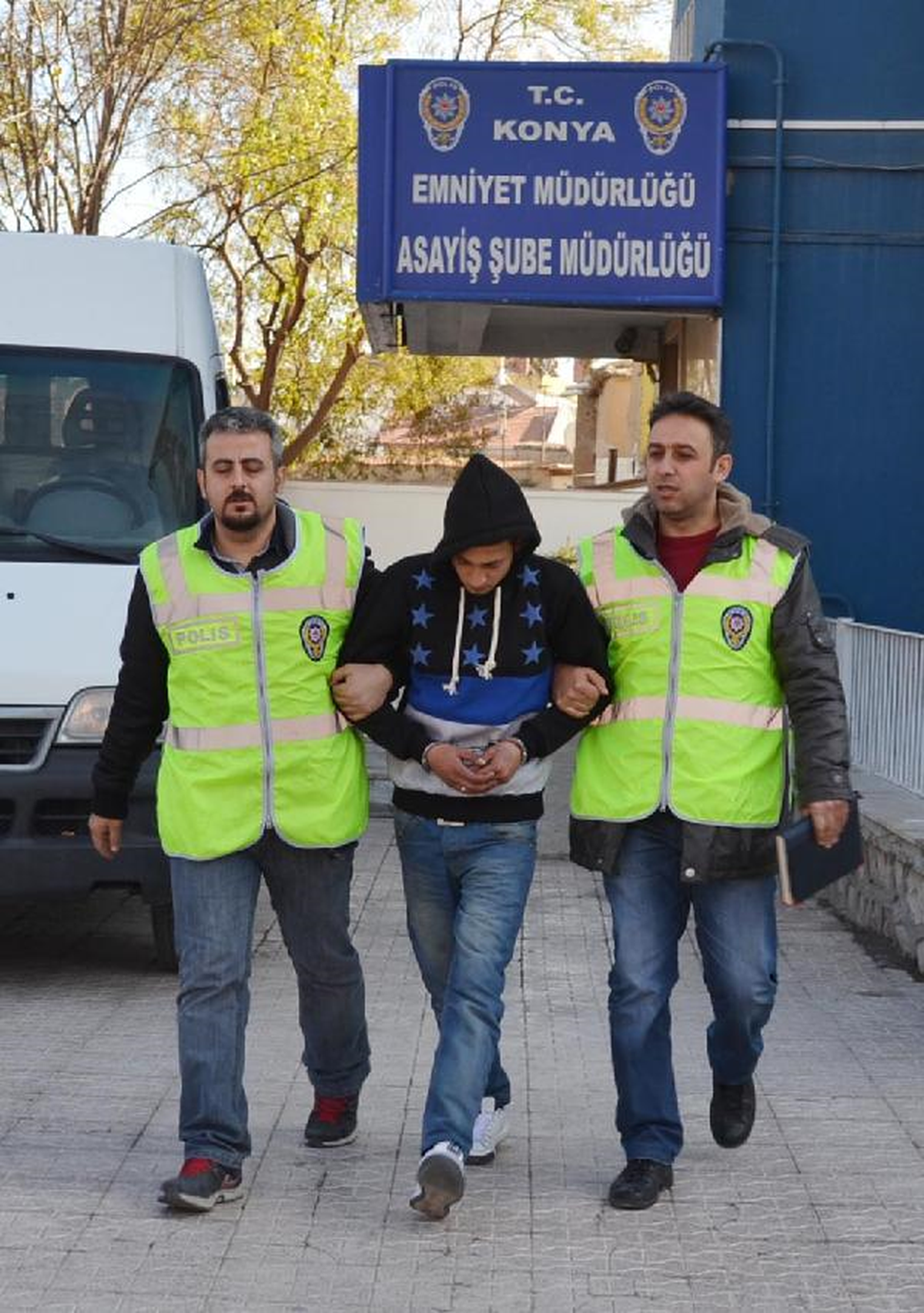 Kasadaki Parayı Çaldı, Bir de Personelin Hatırını Sordu (2)