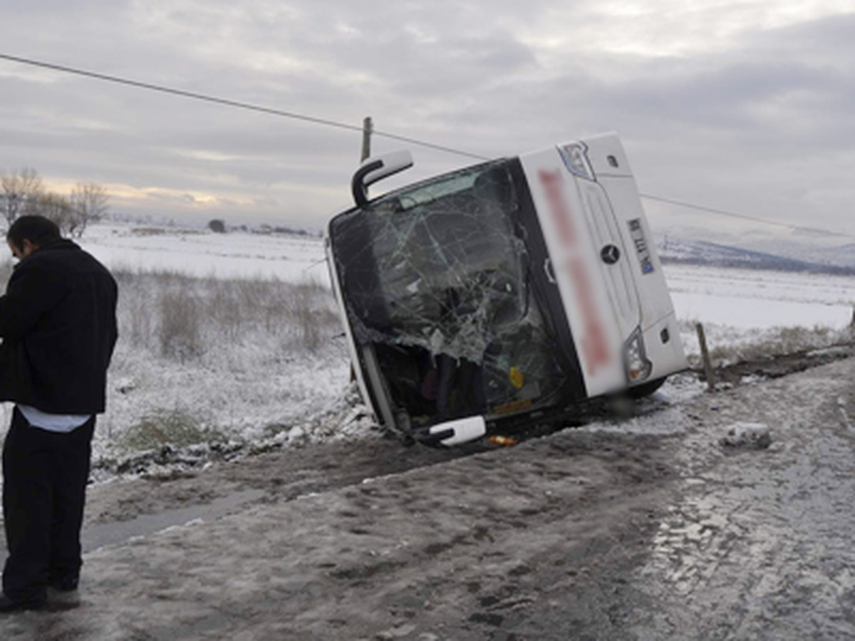 Kayseri\'de Yolcu Otobüsü Devrildi