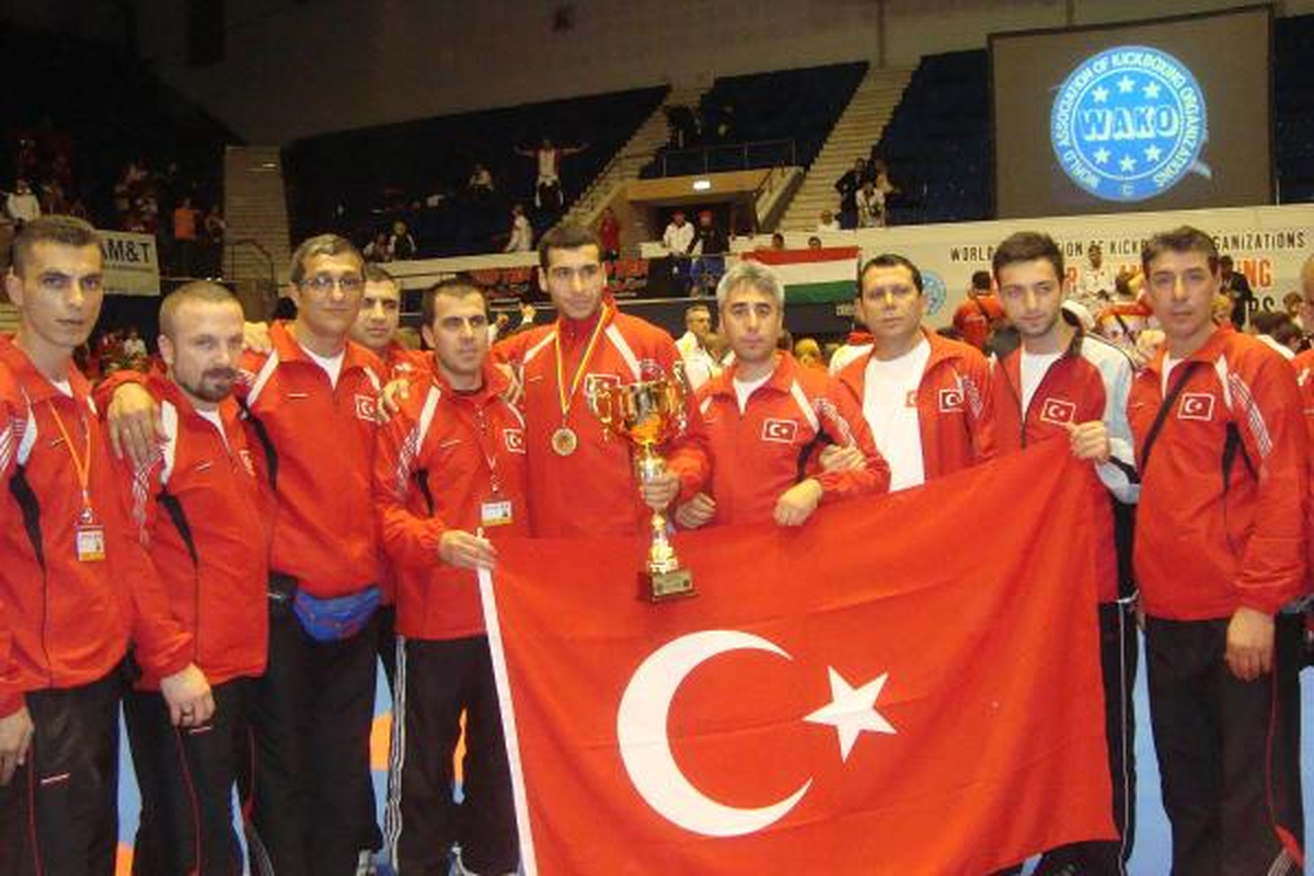 Kayserili Kickbokscular Avrupa\'dan Madalyayla Döndü