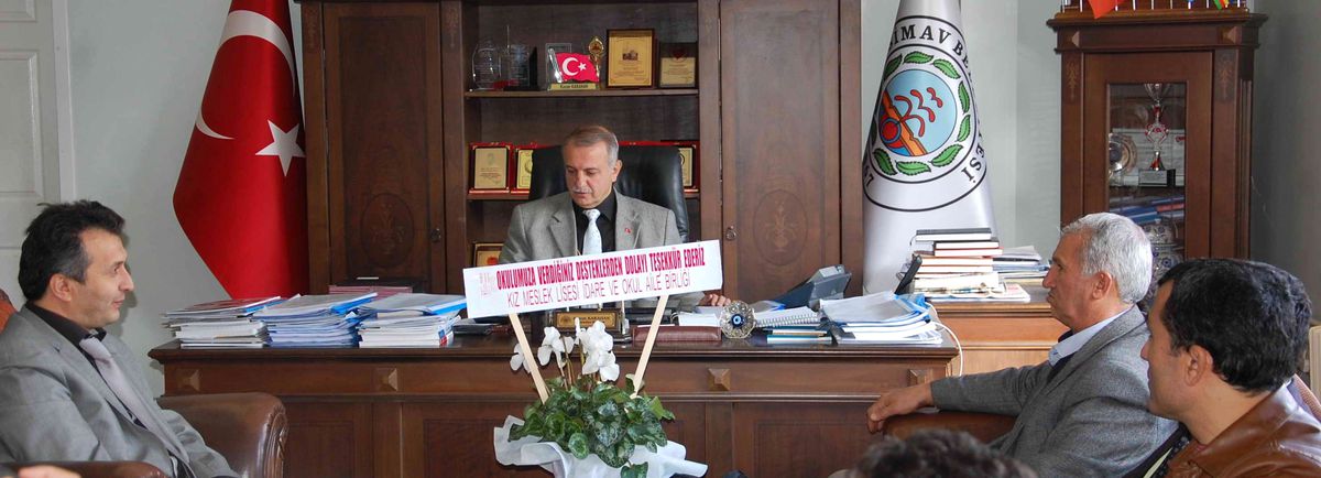 Kız Meslek Lisesi Yönetimi\'nden Başkan Karahan\'a Hizmet Teşekkürü