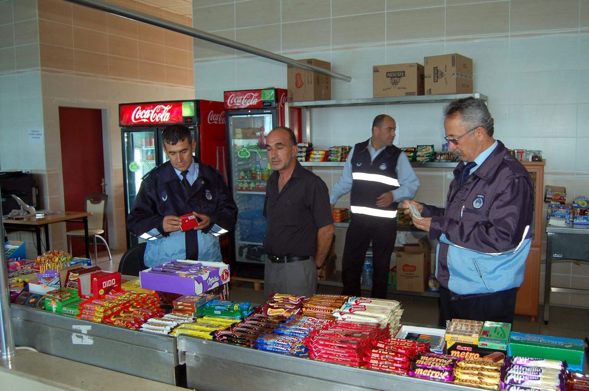 Kumluca\'da Zabıta Ekipleri Okul Kantinlerini Denetledi