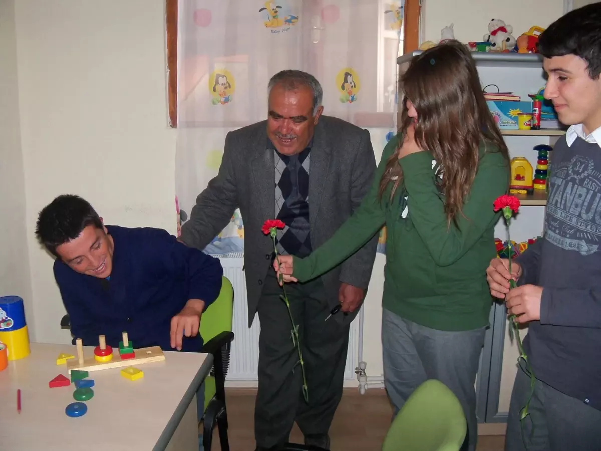 Öğrenciler Rehabilitasyon Merkezini İnceledi