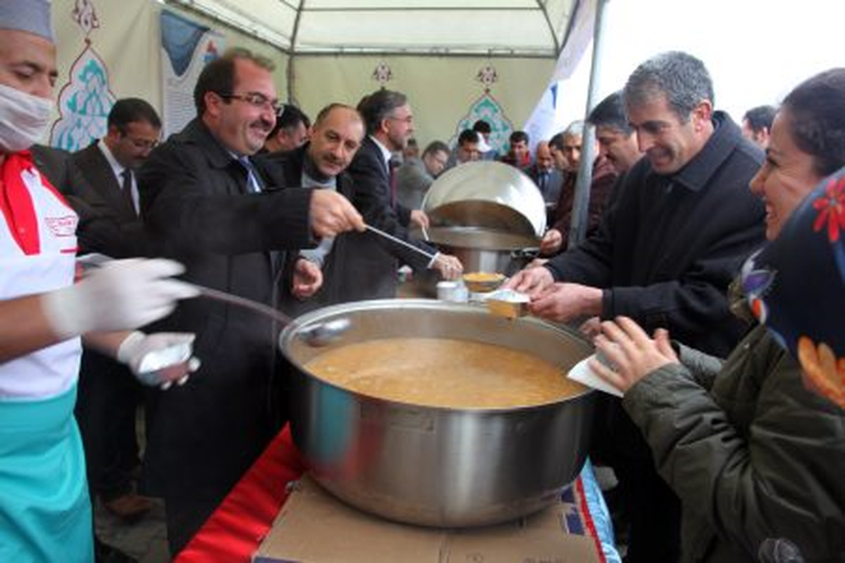 Öğrenciler ve Personele Aşure İkramı