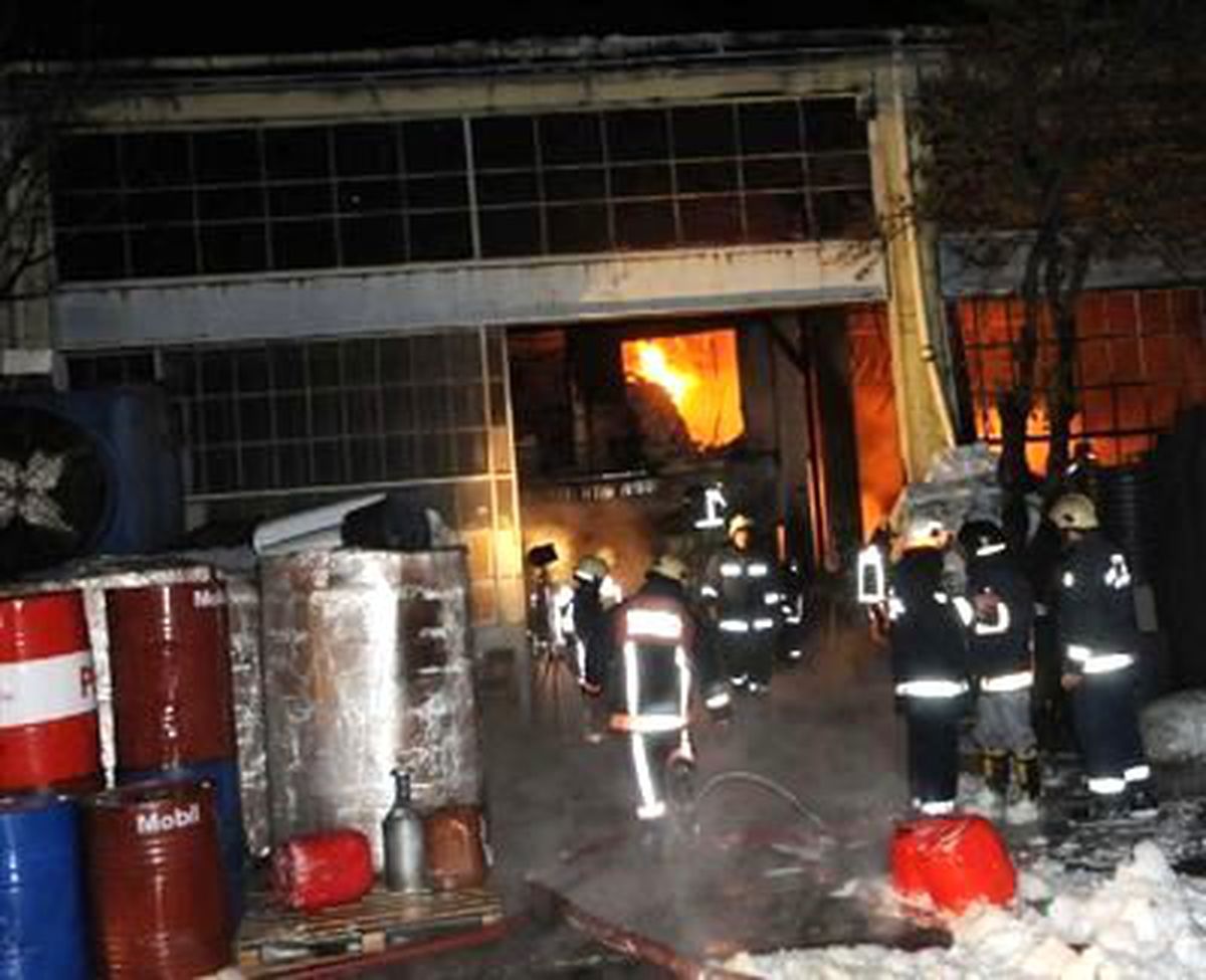 Plastik Fabrikası Alev Alev Yandı