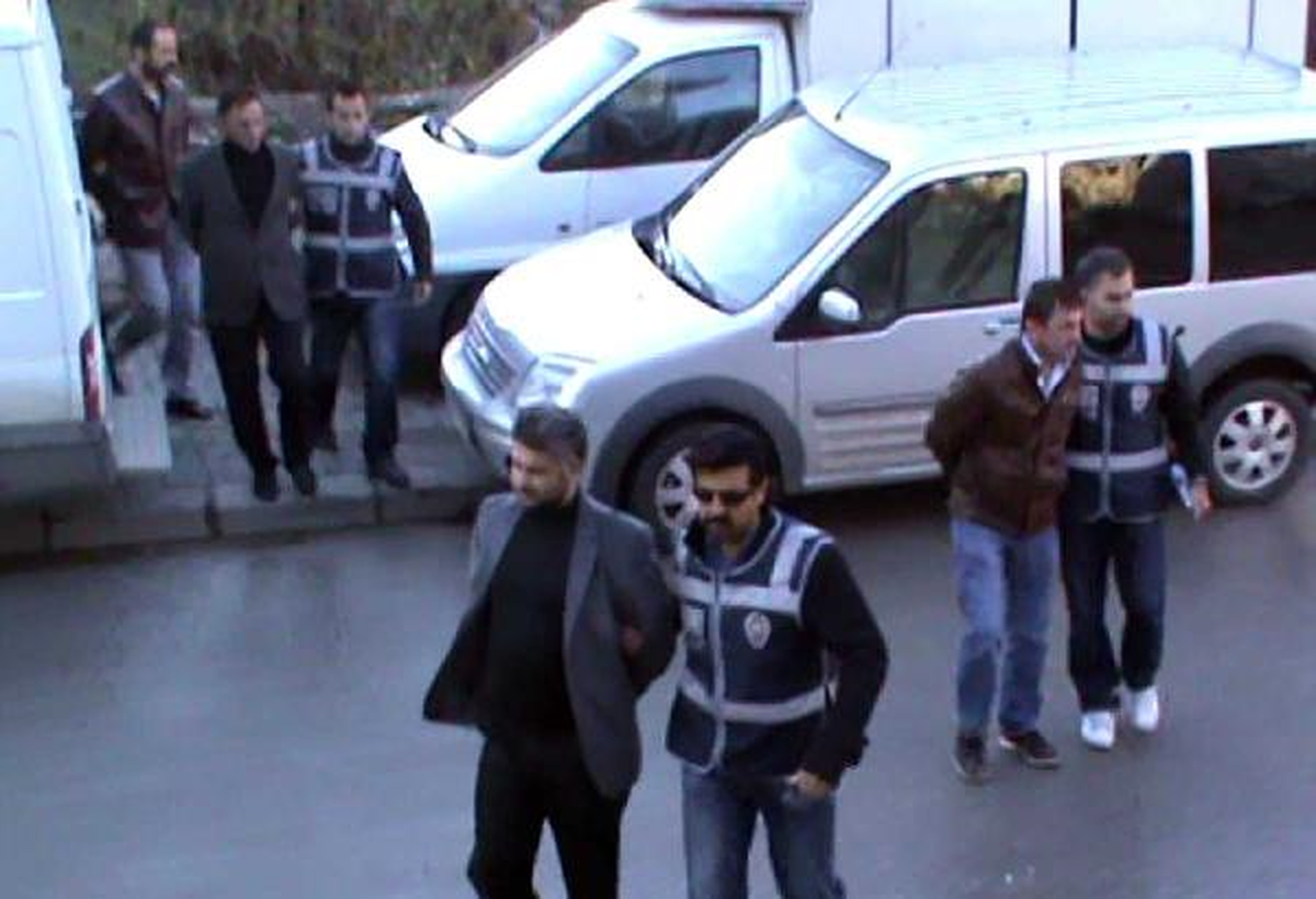 Sahte MİT\'çi ve 3 Arkadaşı 4 Tabancayla Yakalandı