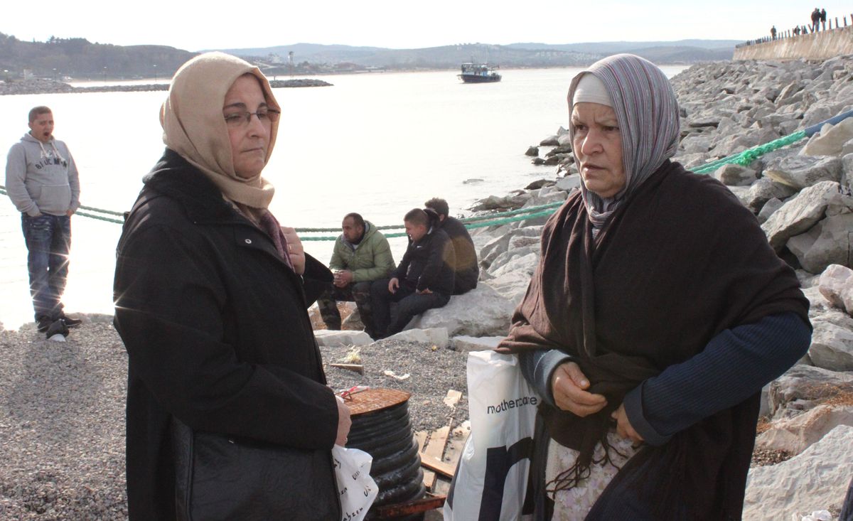 Şile\'de Kayıp Denizcilerin Endişeli Bekleyişi Sabaha Kadar Sürdü