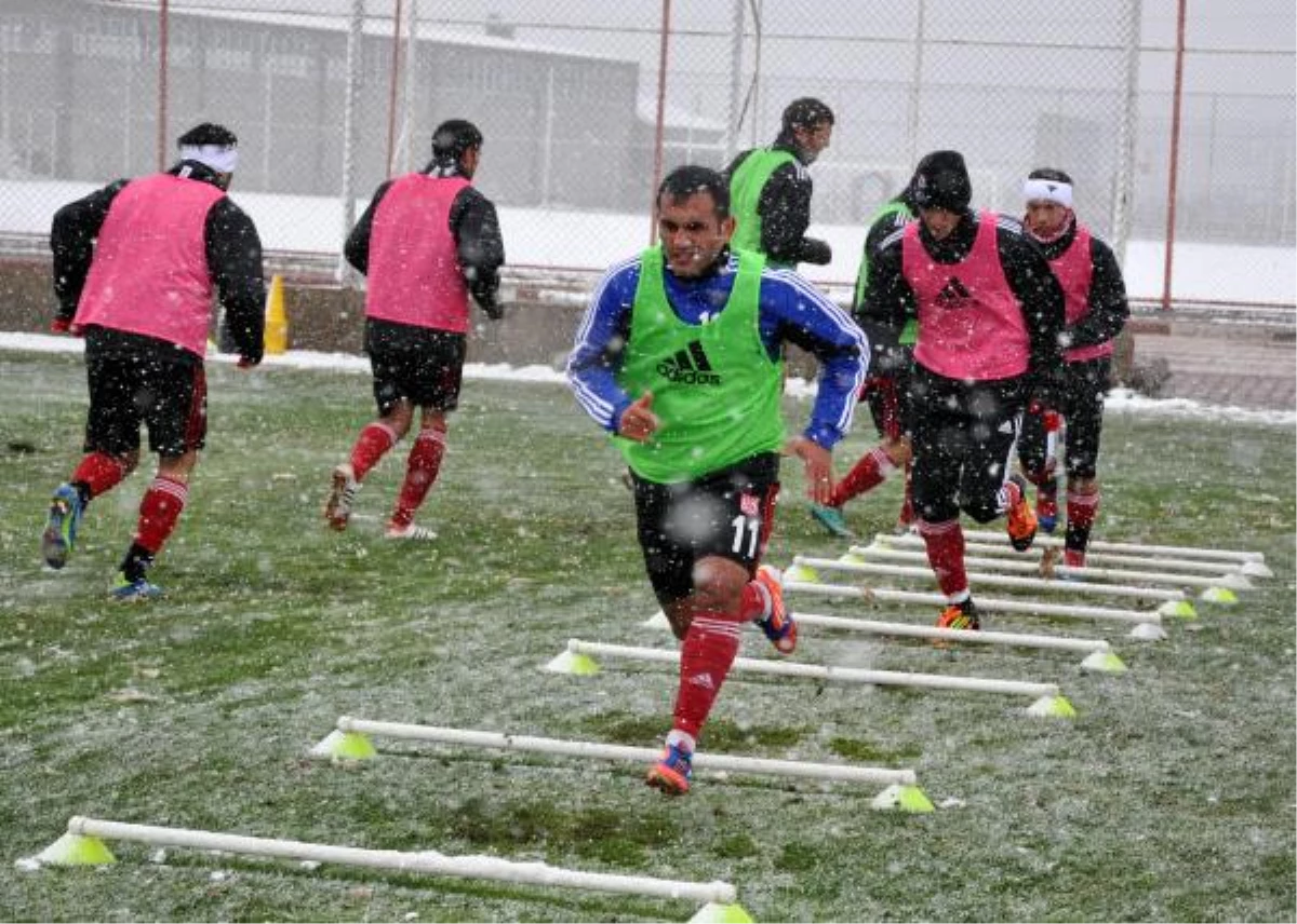 Sivasspor Galatasaray İçin Kar Altında Çalıştı