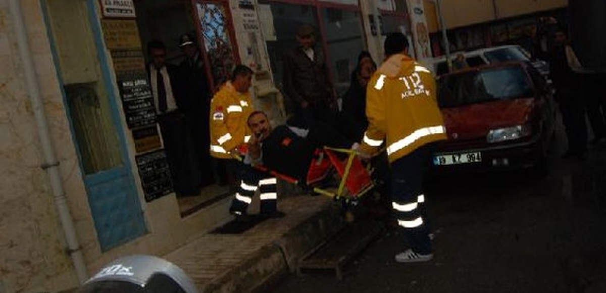 Tartıştığı Avukatı Silahla Yaraladı