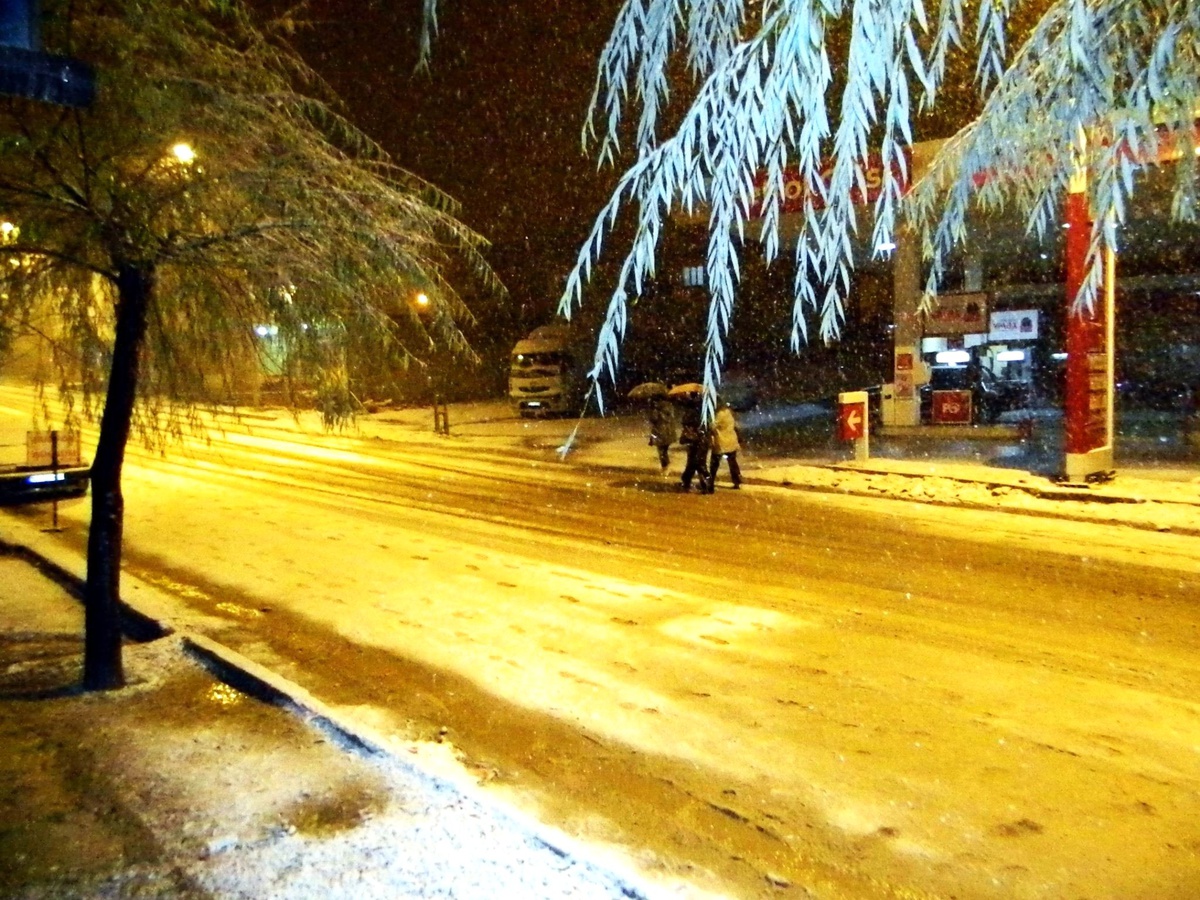 Tufanbeyli\'ye Mevsimin İlk Karı Yağdı