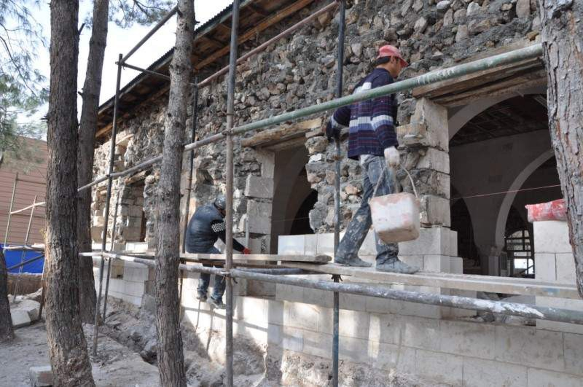 Tut Ulu Camii\'nin Restorasyonu Devam Ediyor