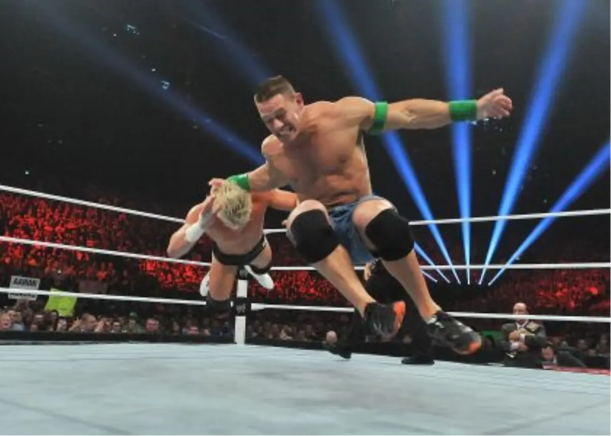 WWE\'nin Süperstarları Türkiye\'ye Geliyor