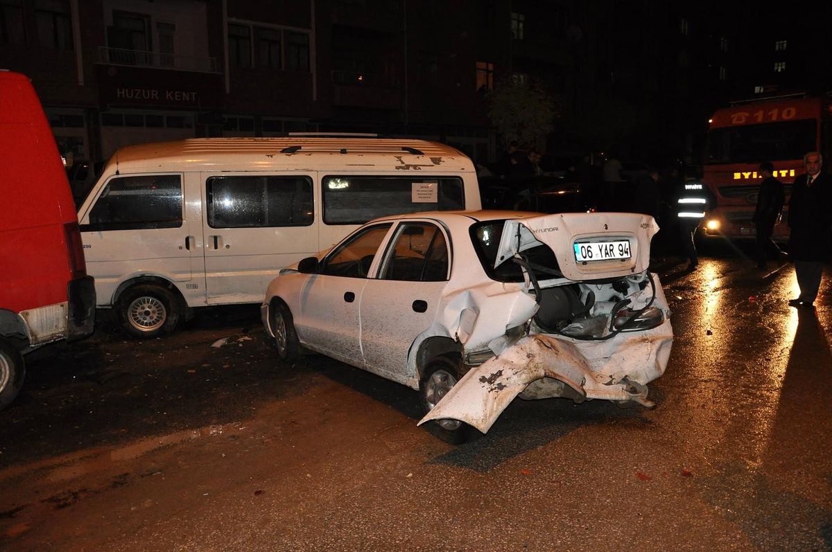 Yağış Zincirleme Kazaya Yol Açtı