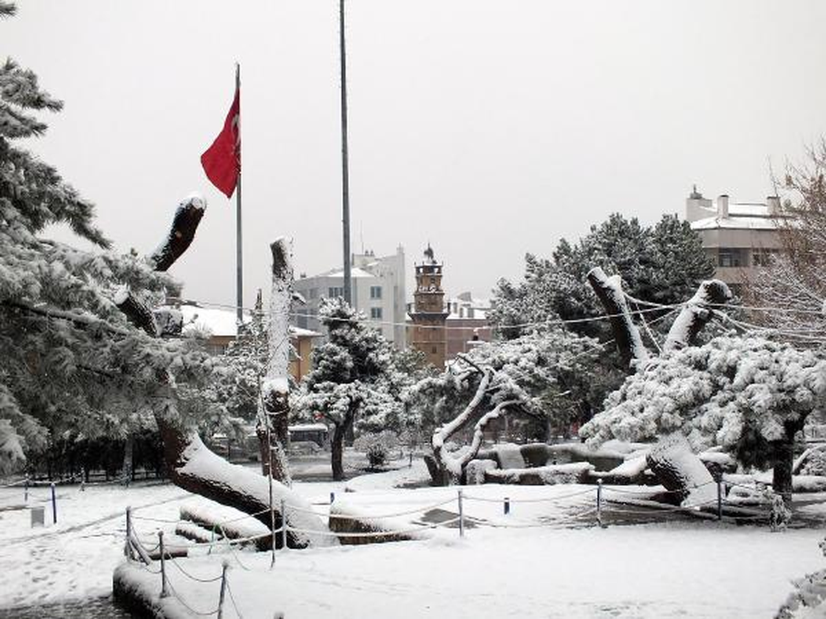 Yozgat\'a Mevsimin İlk Karı Yağdı