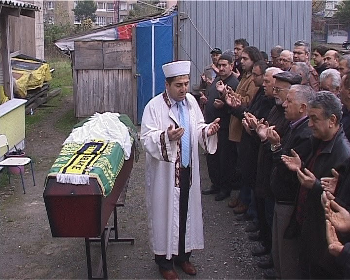 27 Yaşındaki Ece, Kansere Yenik Düştü