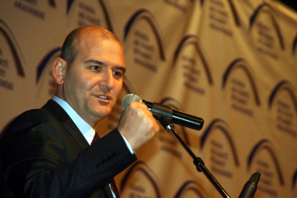 AK Parti\'li Soylu\'dan Pasaport Sitemi