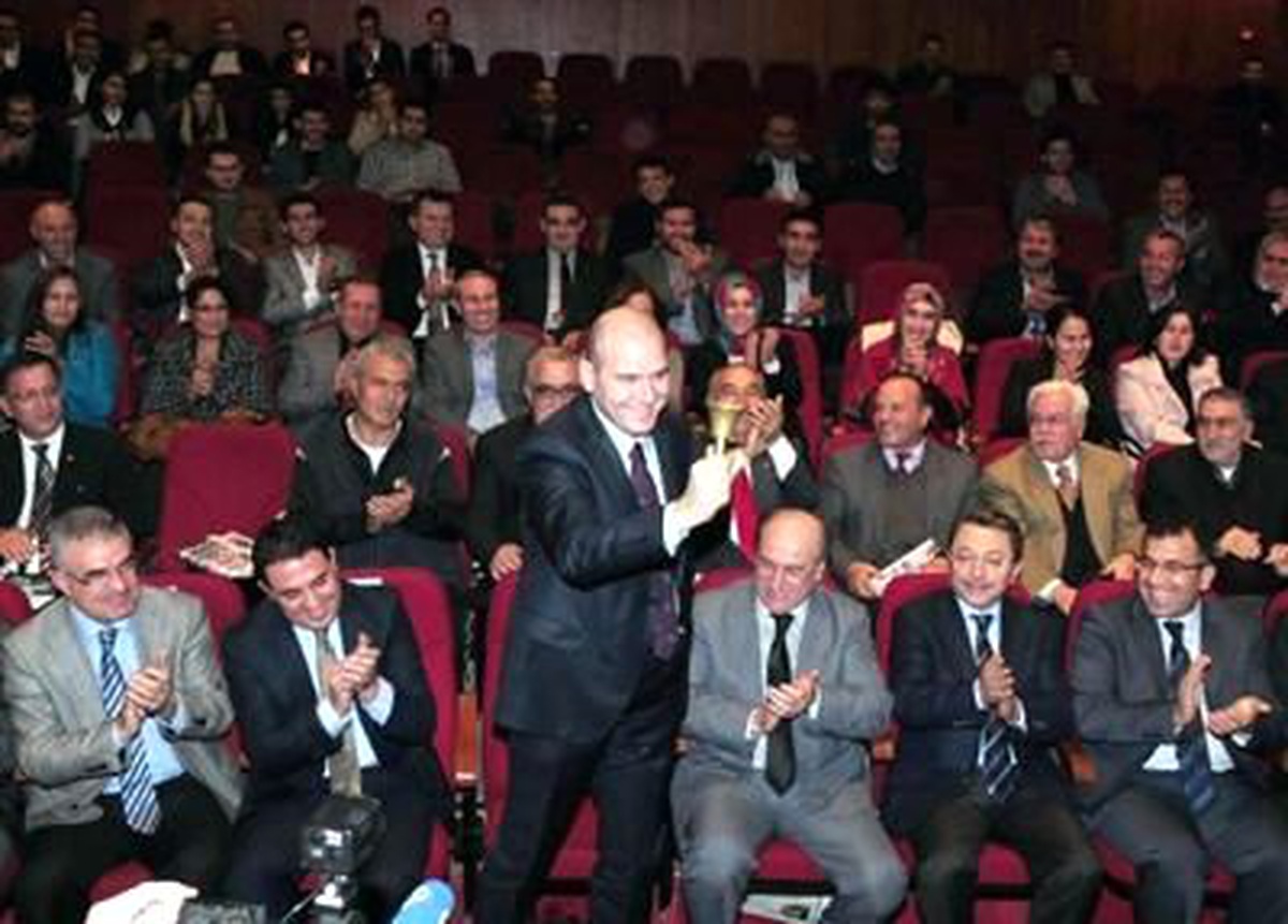 AK Parti Siyaset Akademisinin Ders Zilini Süleyman Soylu Çaldı