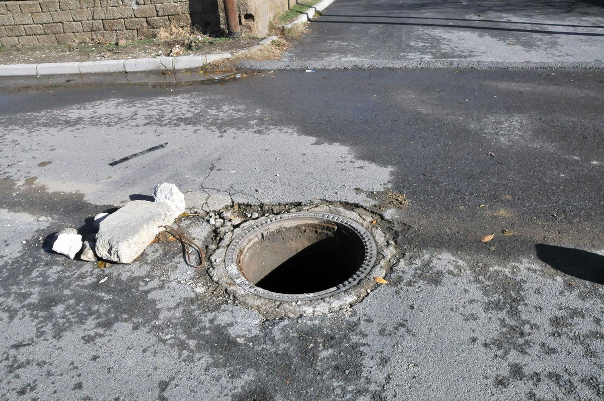 Akşehir\'de Rögar Kapakları Çalındı