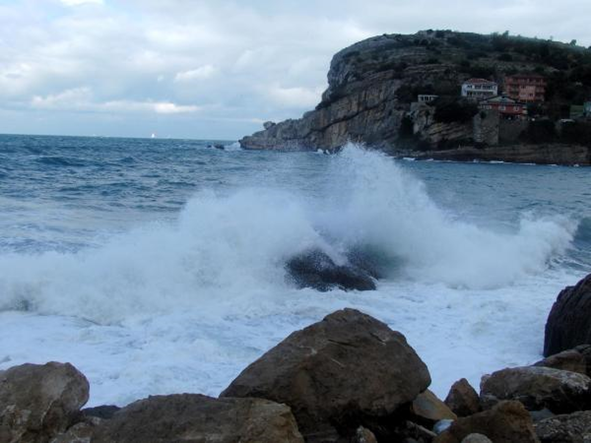 Amasra\'da Dev Dalgalar