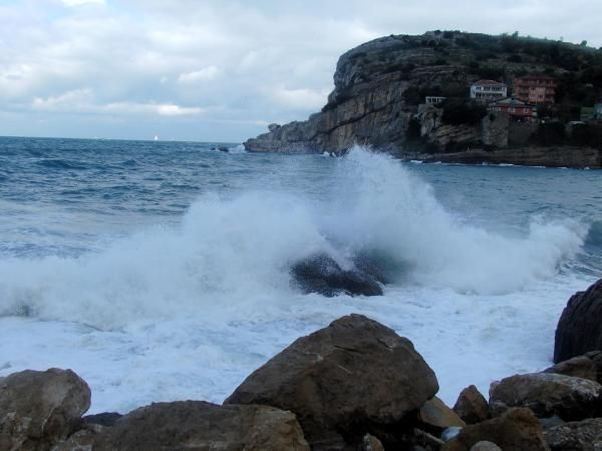 Amasra\'da Dev Dalgalar